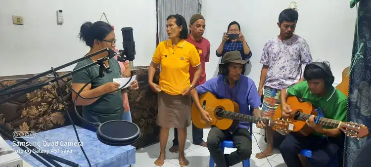 Perekaman lagu baha Taa ri Tentena